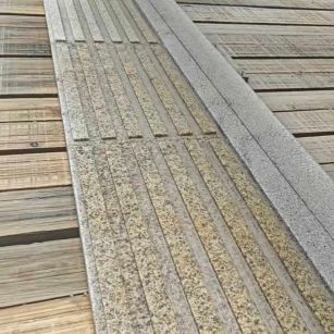 克拉玛依黄金麻盲道石 盲条