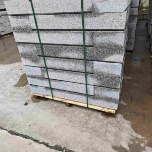 克拉玛依芙蓉白路牙石，马路牙子