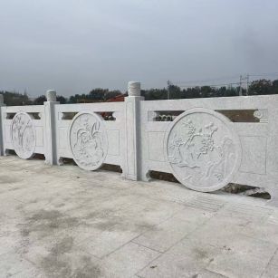 克拉玛依芝麻白河道栏杆 石材栏杆