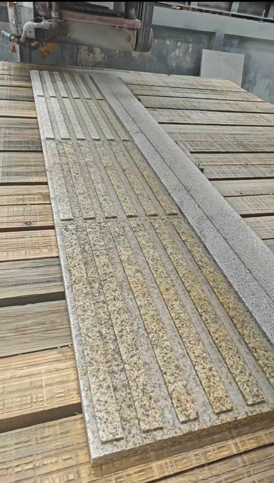 克拉玛依黄金麻盲道石 盲条