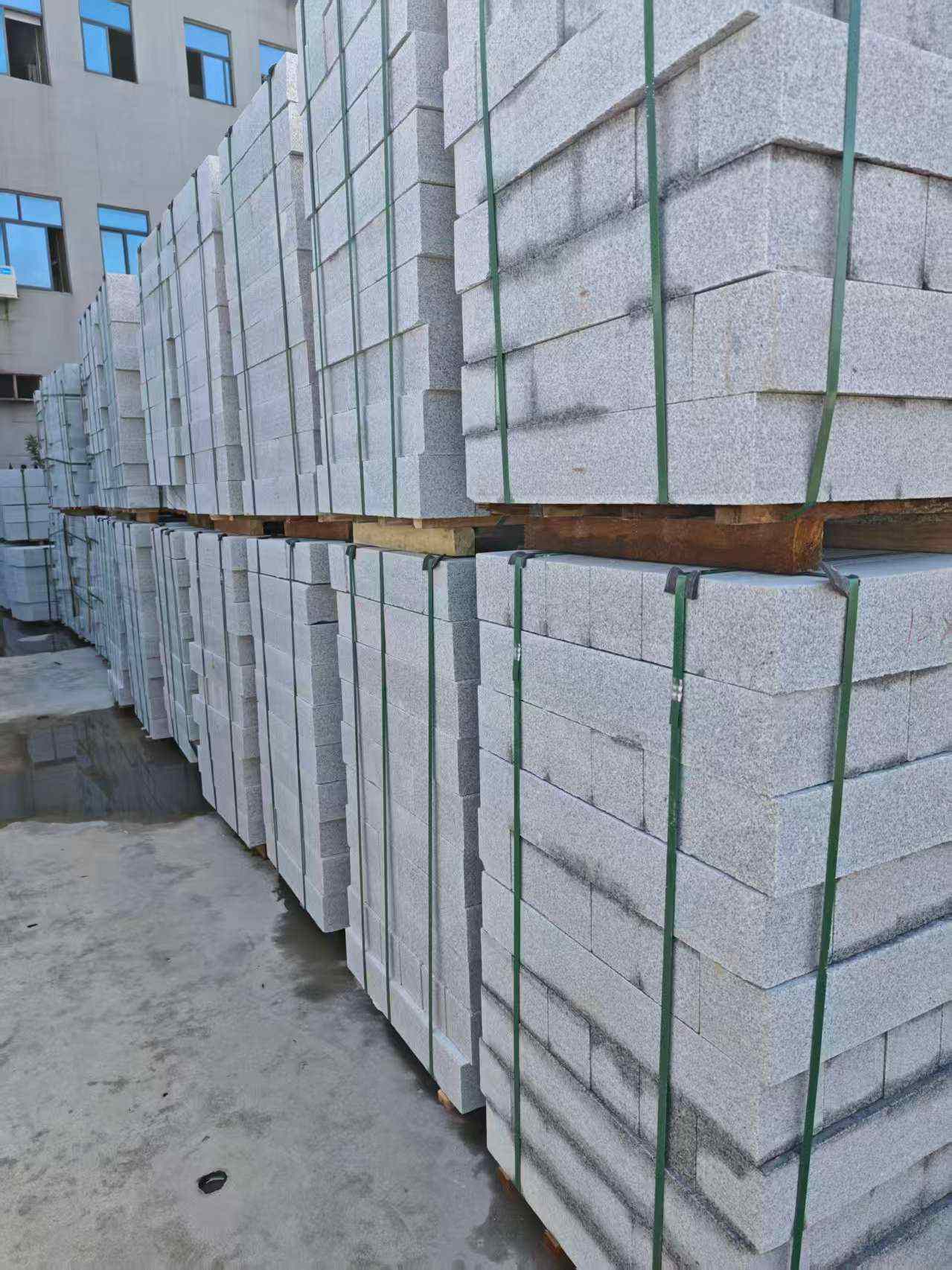 克拉玛依芝麻白路牙石，路侧石