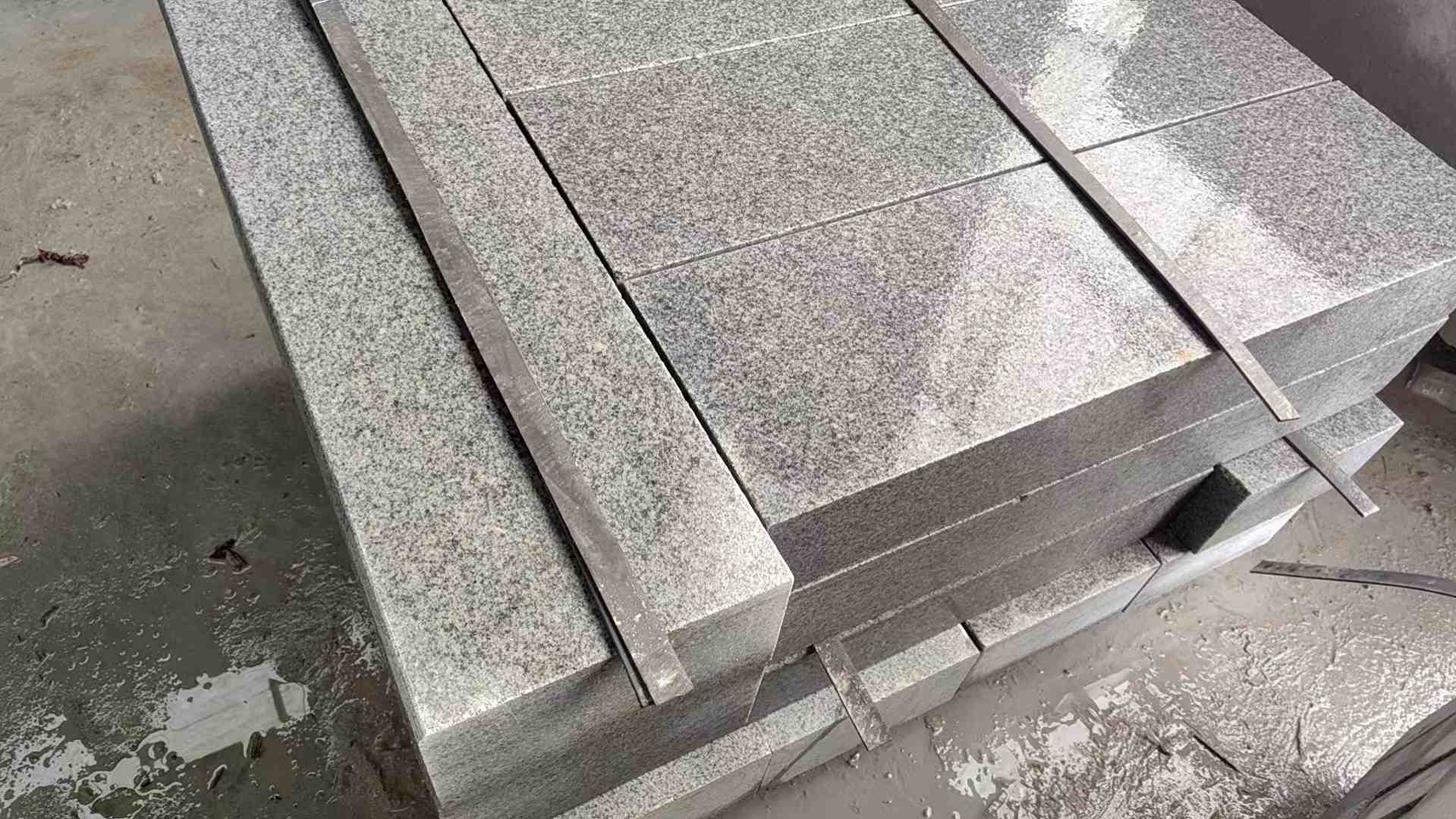 克拉玛依芝麻灰 芝麻白 路牙石 路侧石 马路牙子