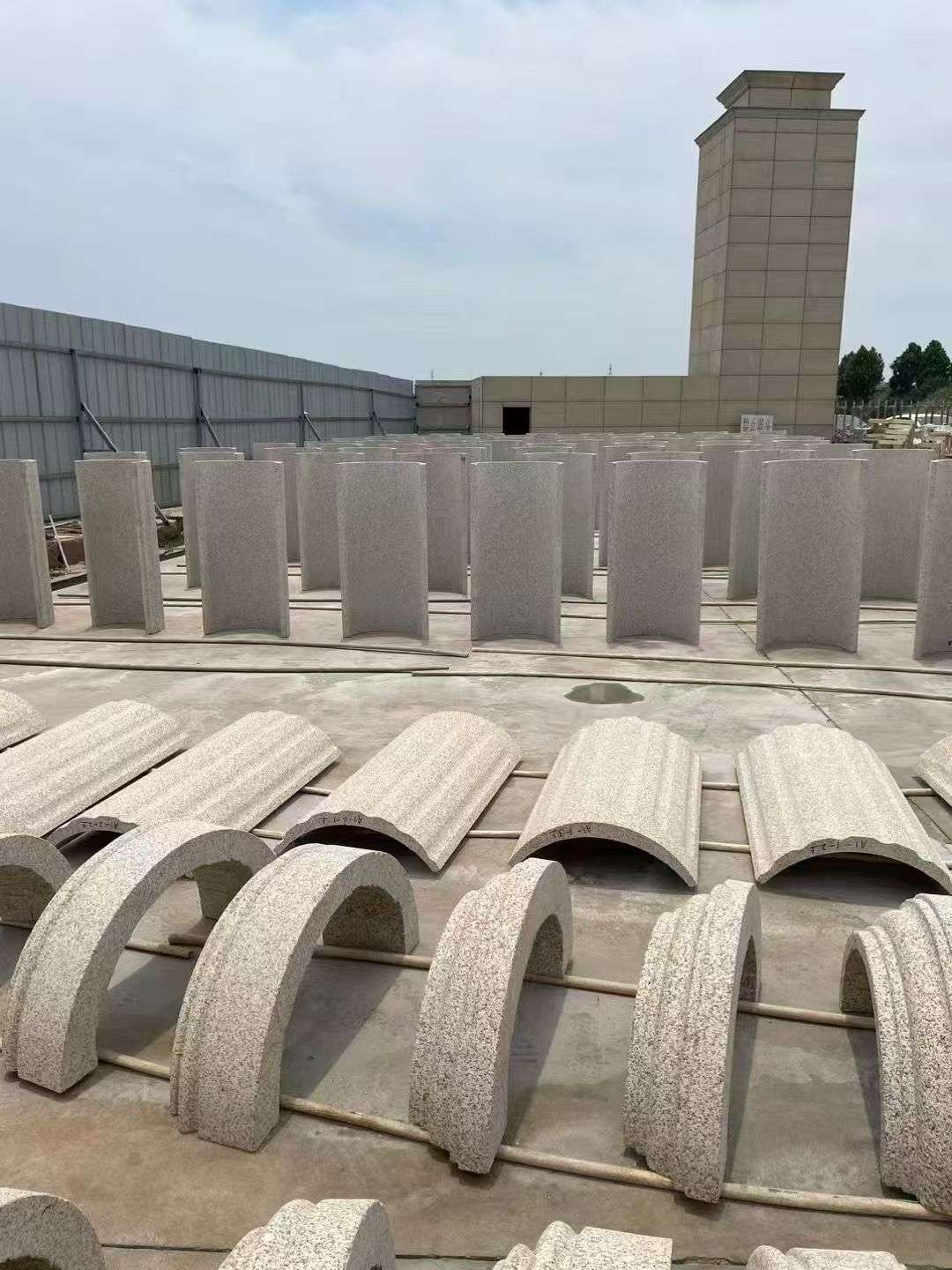 克拉玛依黄金麻别墅柱皮 异形 线条定制