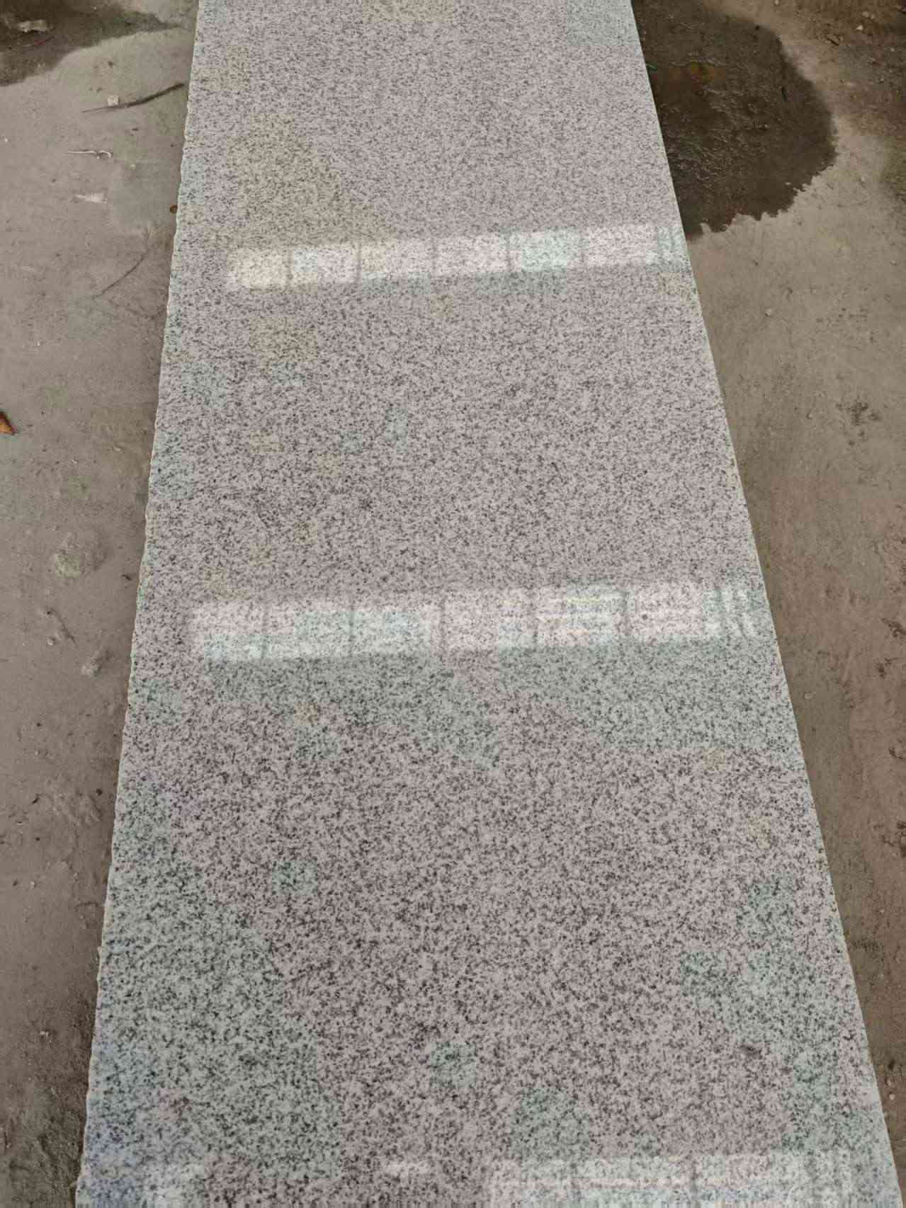 克拉玛依芝麻白光面毛板